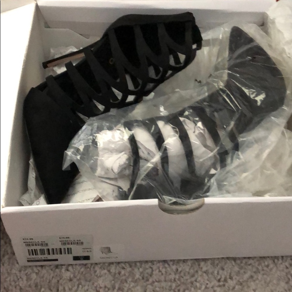 Aldo black closed toe heels